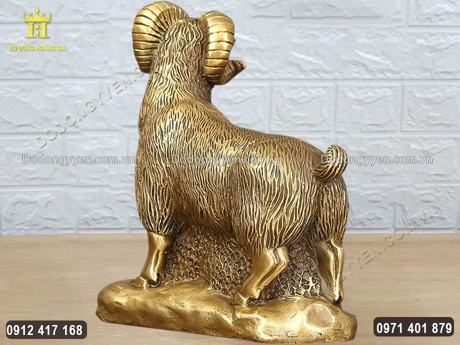 H&igrave;nh ảnh ph&iacute;a sau linh vật